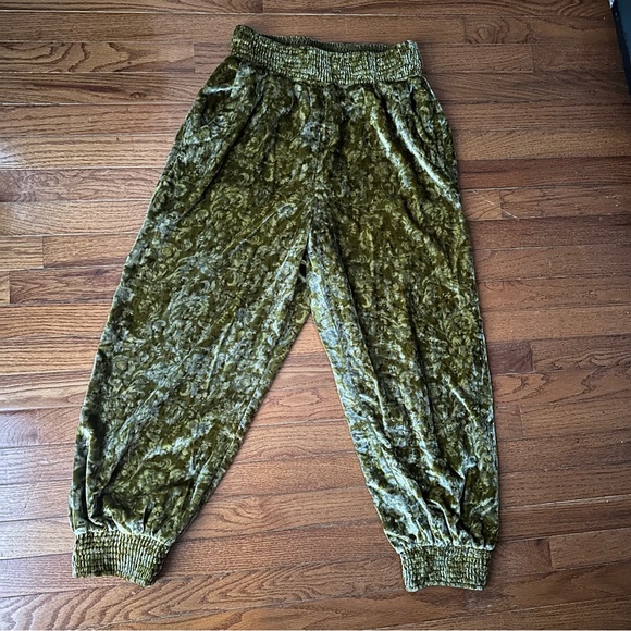Anthropologie chartreuse green velvet smocked waist joggers pants - Picture 6 of 8